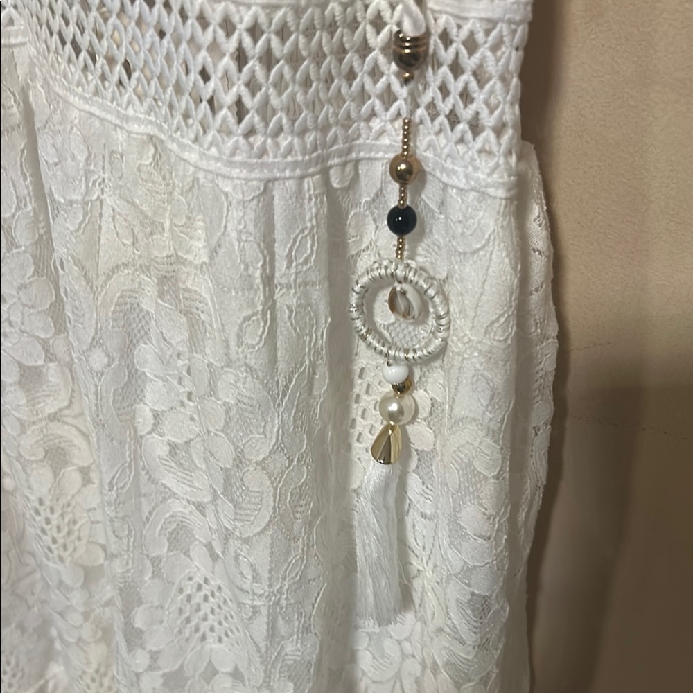 White and Gold Sleeveless Backless Sundress - Picture 3 of 14